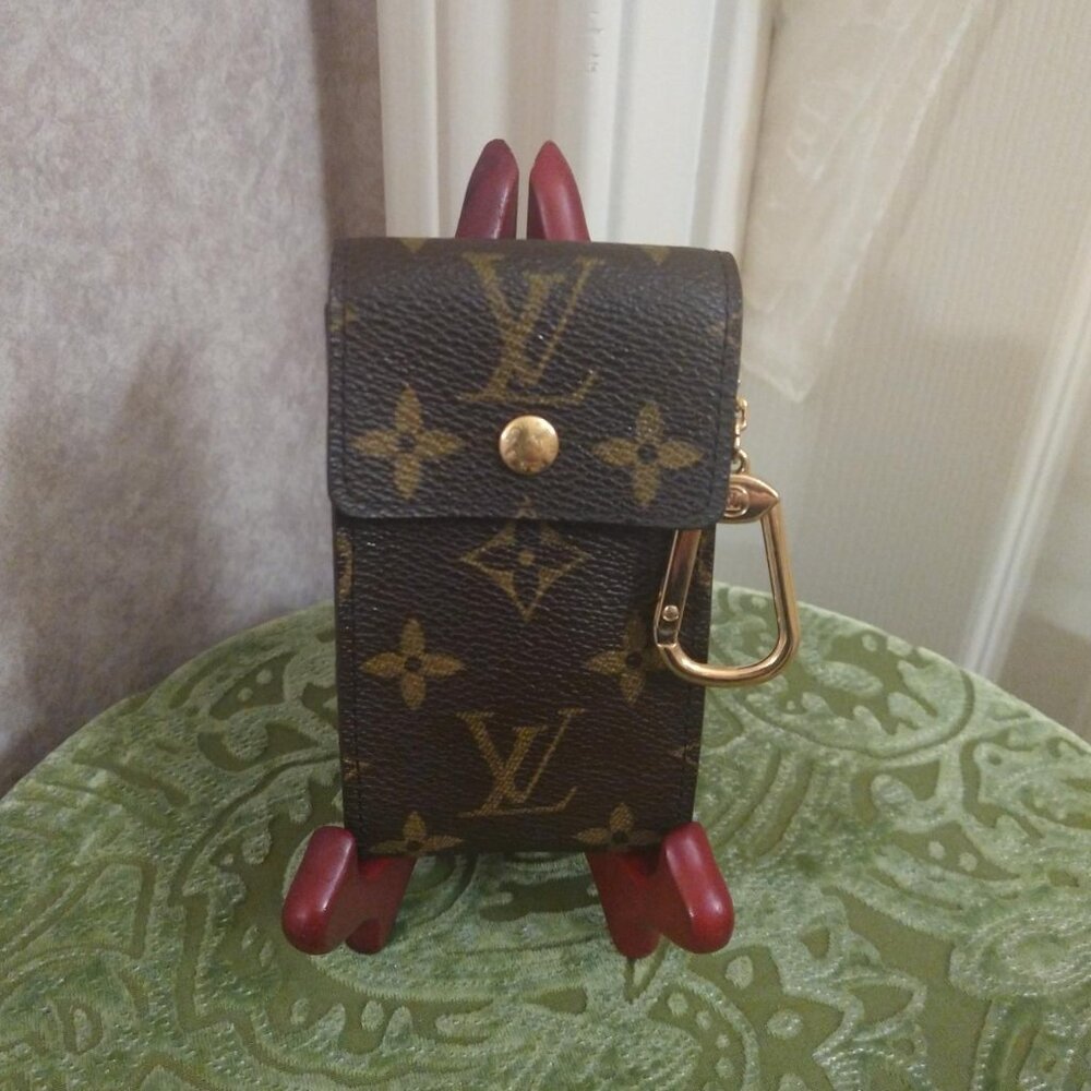 Louis Vuitton Rare Porte Cles Badge Wallet Pouch